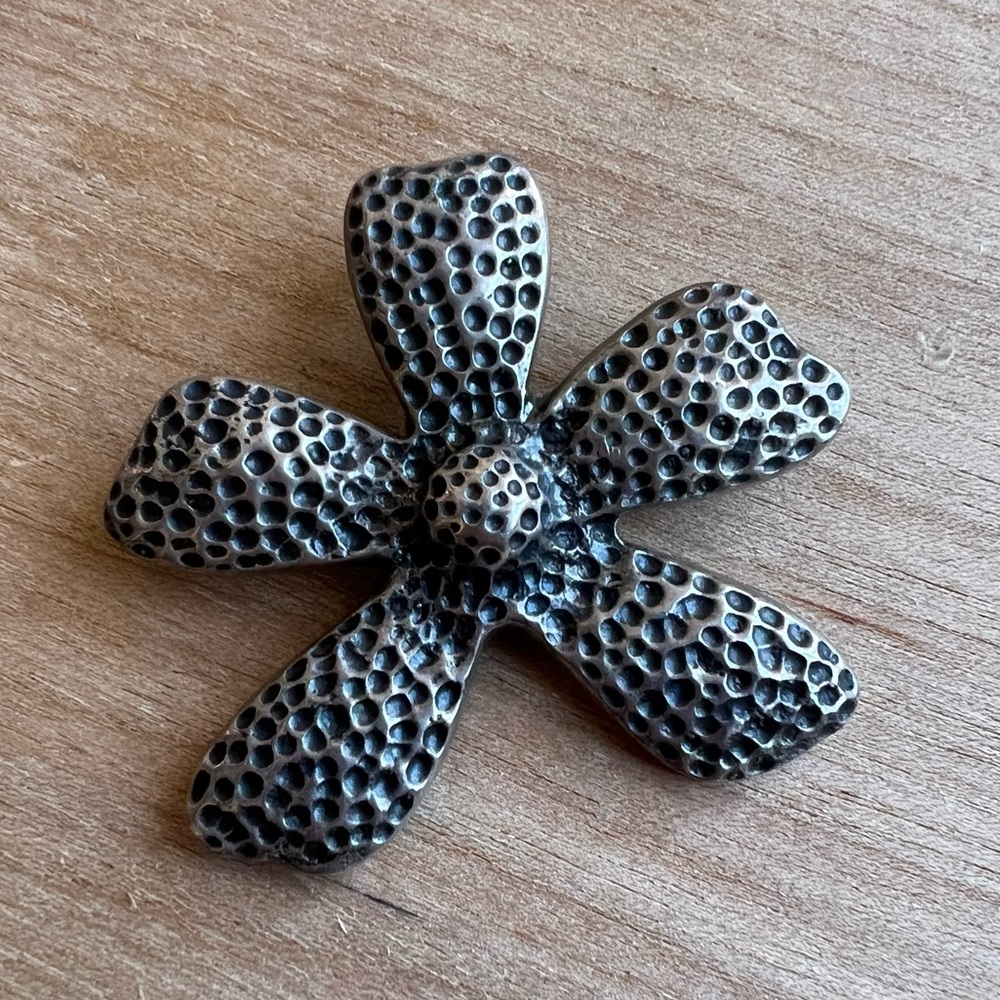 Silpada Textured daisy Flower Sterling silver Pendant S1101